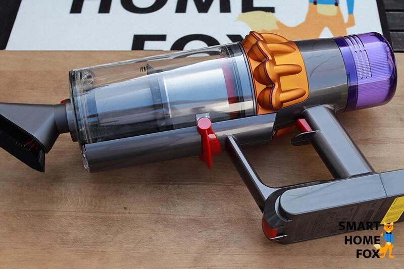 Аккумуляторный пылесос в качестве ручного беспроводного пылесоса: Ручной пылесос можно легко превратить в вертикальный напольный.